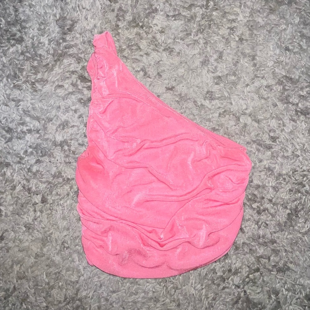 pink one shoulder crop top